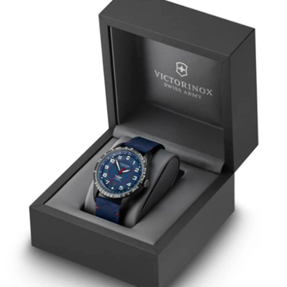 Reloj Victorinox Airboss Mechanical 241998 Sellita SW200-1 con movimiento automático Swiss Made visible a través de la parte posterior de la caja de exhibición Con reserva de marcha de 38 horas, regla de cálculo circular y exclusiva función de hora militar Tecnología Super-LumiNova® que permite una fácil lectura en la oscuridad
