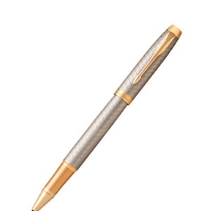Diseños elegantes, pulidos y establecidos que combinan con una silueta moderna y cónica El depósito de aluminio mate arenado con un brillo plateado está grabado con un intrincado patrón moderno, complementado